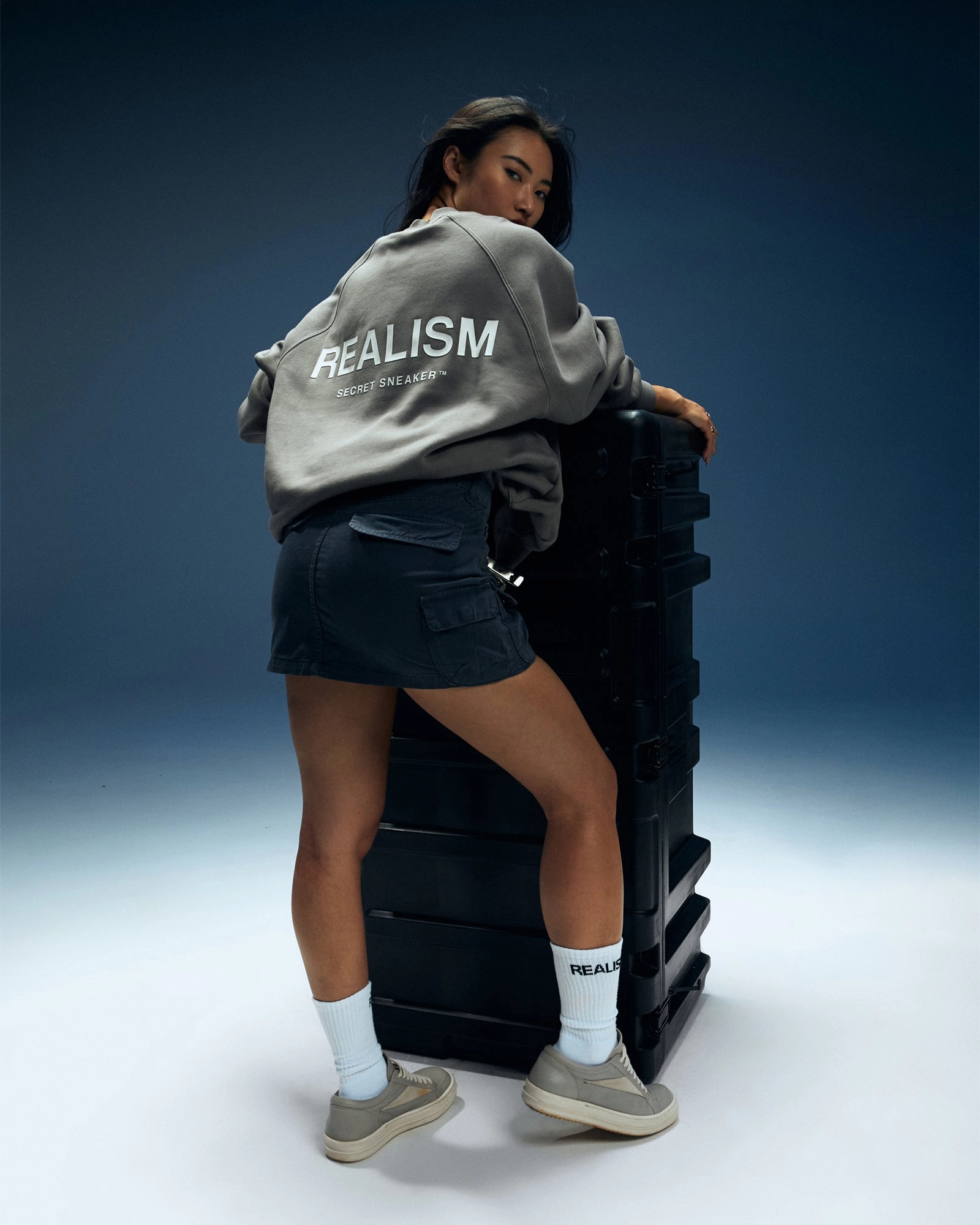 SSS REALISM BACK LOGO CREWNECK COOL GREY