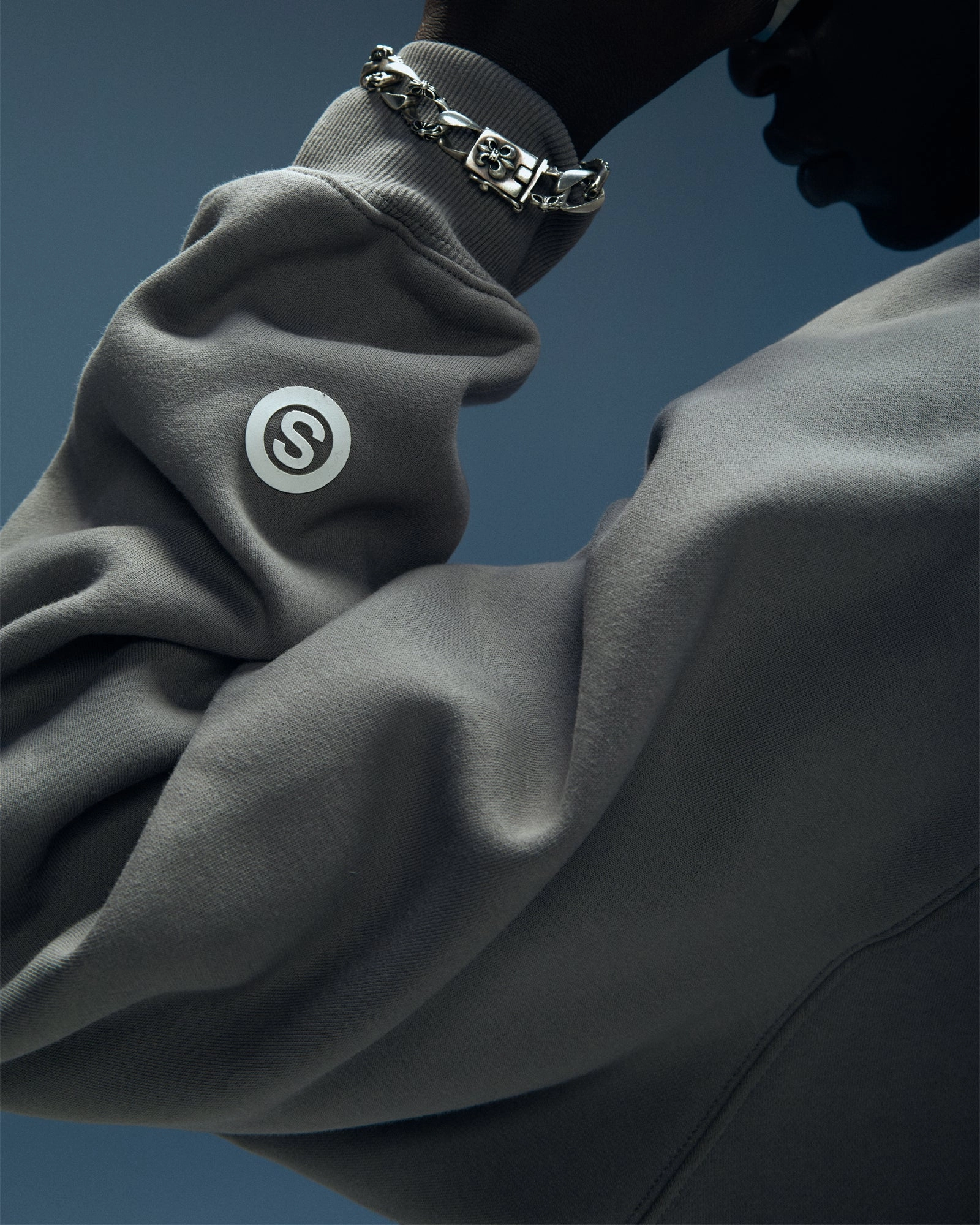 SSS REALISM BACK LOGO CREWNECK COOL GREY